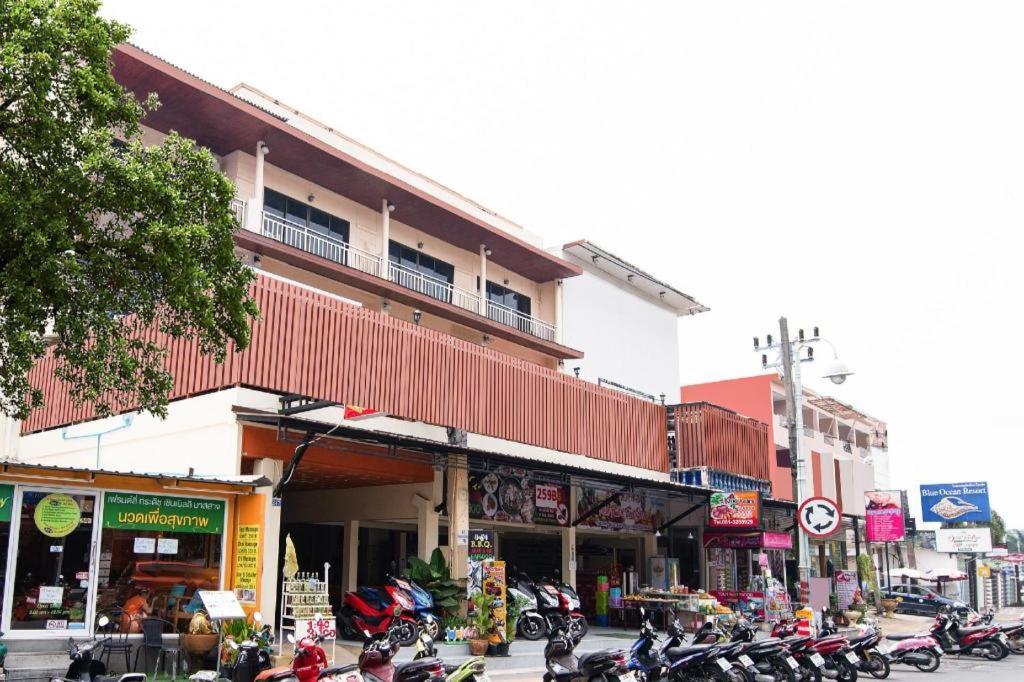 Oyo 343 Wanna Marine Hotel Patong Luaran gambar