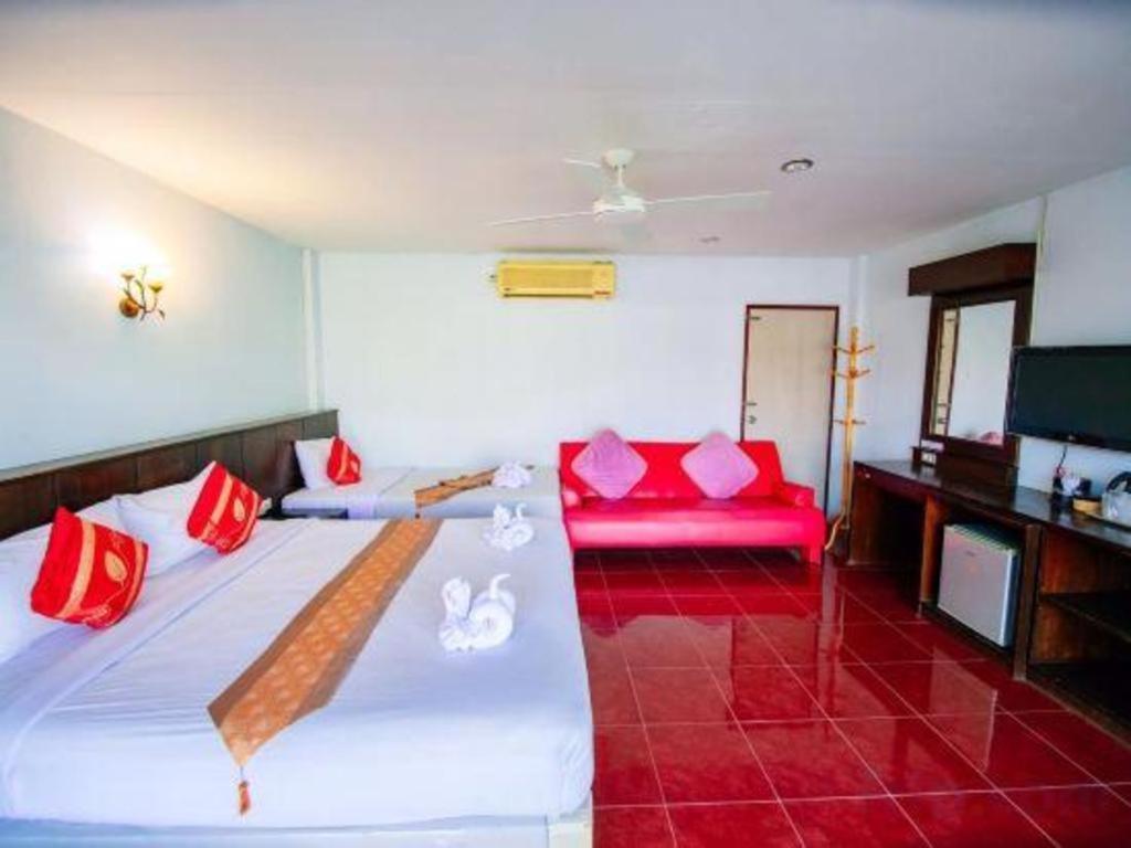 Oyo 343 Wanna Marine Hotel Patong Luaran gambar