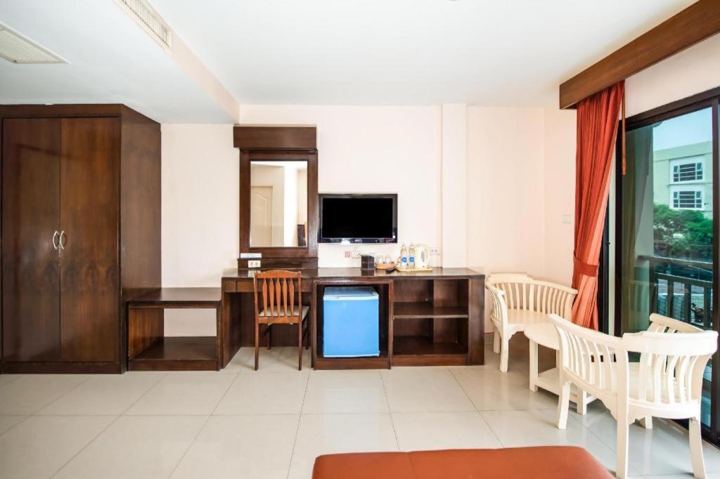 Oyo 343 Wanna Marine Hotel Patong Luaran gambar