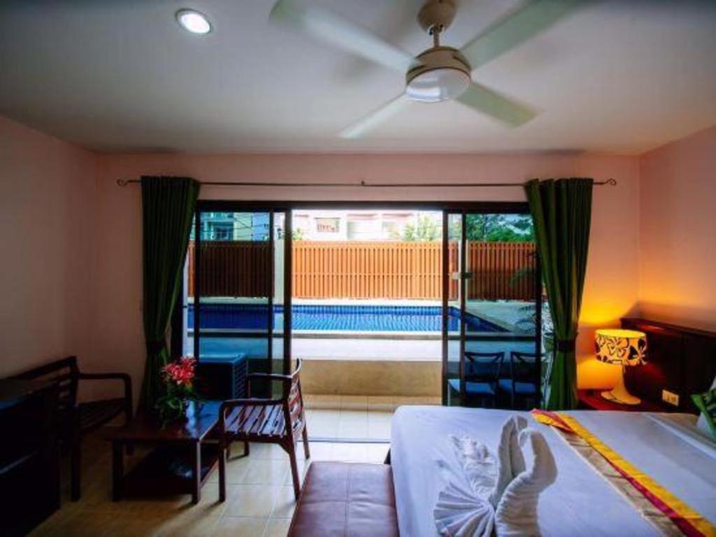 Oyo 343 Wanna Marine Hotel Patong Luaran gambar