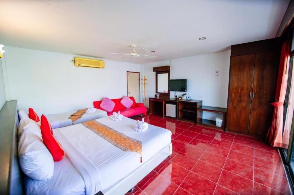 Oyo 343 Wanna Marine Hotel Patong Luaran gambar