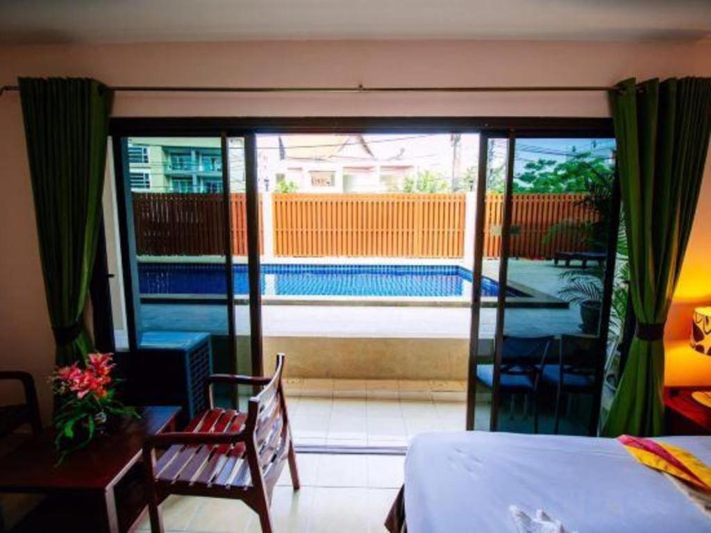 Oyo 343 Wanna Marine Hotel Patong Luaran gambar