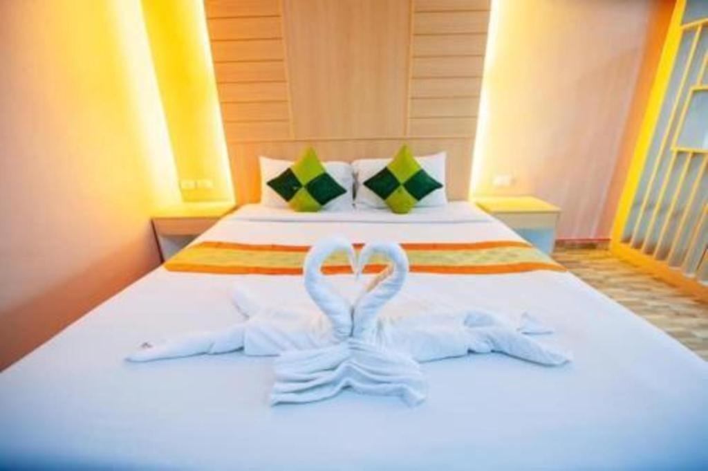 Oyo 343 Wanna Marine Hotel Patong Luaran gambar