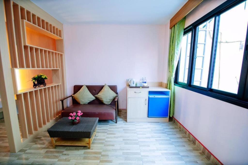 Oyo 343 Wanna Marine Hotel Patong Luaran gambar